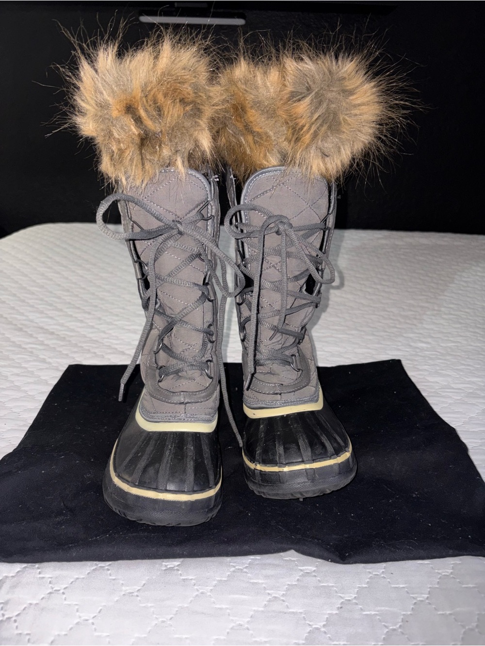 3M Thinsulate Gray and Black Faux Fur-Trim Winter Lace-Up Boots